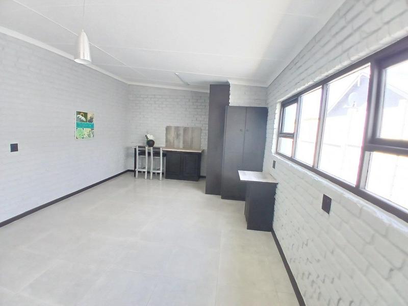 5 Bedroom Property for Sale in Stilbaai Wes Western Cape